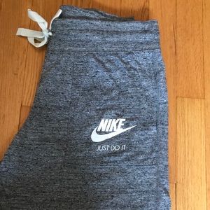 Nike Women’s Capri Joggers